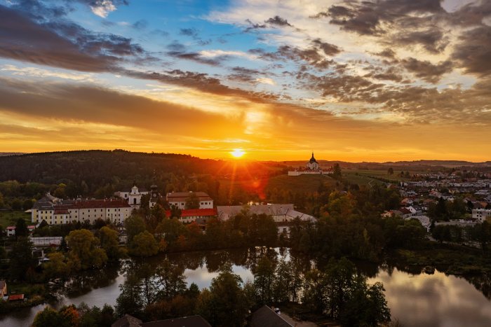2026-10-07 - 07.23.06 - DJI_00423-HDR - Žďár nad Sázavou - Zelená Hora.jpg