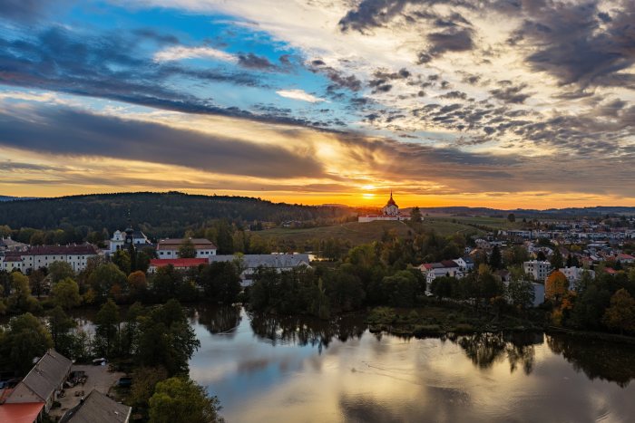 2026-10-07 - 07.28.35 - DJI_00488-HDR - Žďár nad Sázavou - Zelená Hora.jpg