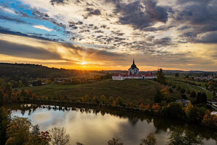 2026-10-07 - 07.30.35 - DJI_00508-HDR - Žďár nad Sázavou - Zelená Hora.jpg