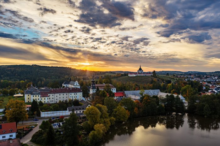 2026-10-07 - 07.35.13 - DJI_00563-HDR - Žďár nad Sázavou - Zelená Hora.jpg