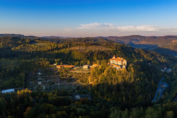 2026-10-07 - 17.48.26 - DJI_00928-HDR - Pernštejn (večer).jpg