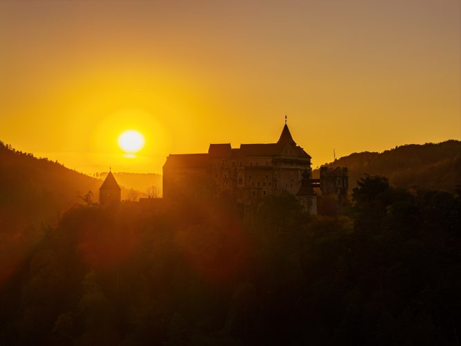 2026-10-07 - 17.56.01 - DJI_10009-HDR - Pernštejn (večer).jpg