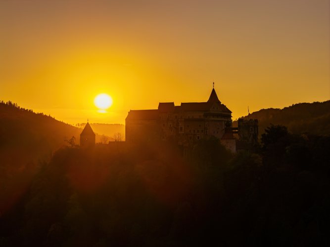 2026-10-07 - 17.56.13 - DJI_10014-HDR - Pernštejn (večer).jpg
