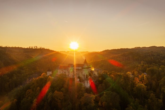 2026-10-07 - 17.57.04 - DJI_10024-HDR - Pernštejn (večer).jpg