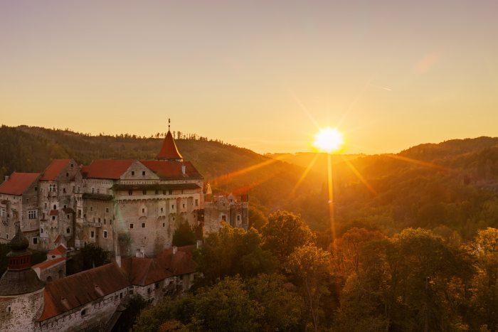 2026-10-07 - 17.58.26 - DJI_10039-HDR - Pernštejn (večer).jpg