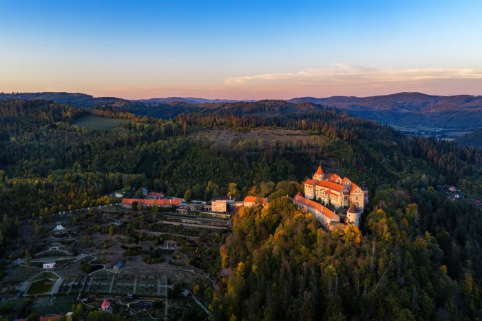 2026-10-07 - 17.59.54 - DJI_10084-HDR - Pernštejn (večer).jpg