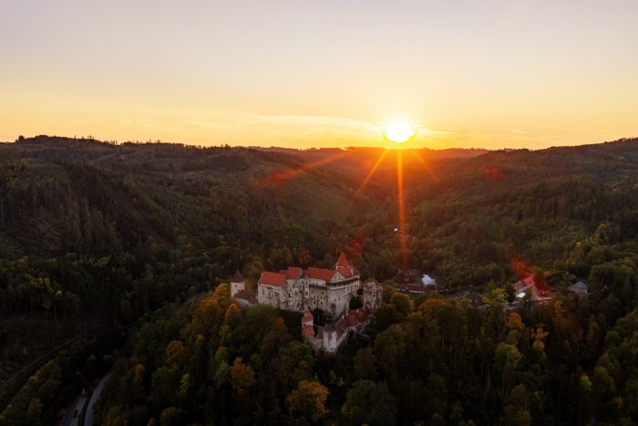 2026-10-07 - 18.02.26 - DJI_10079-HDR - Pernštejn (večer).jpg