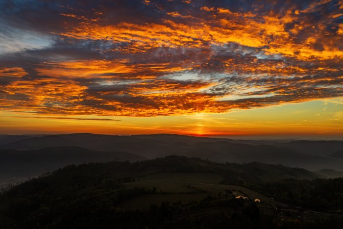 2026-10-08 - 06.59.23 - DJI_10185-HDR - Pernštejn (ráno).jpg