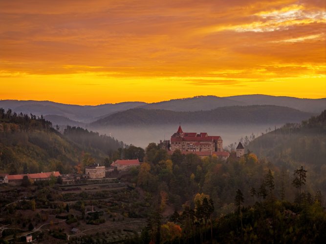 2026-10-08 - 07.11.45 - DJI_10271-HDR - Pernštejn (ráno).jpg