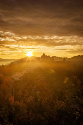 2026-10-08 - 07.37.52 - DJI_10447-HDR - Pernštejn (ráno).jpg
