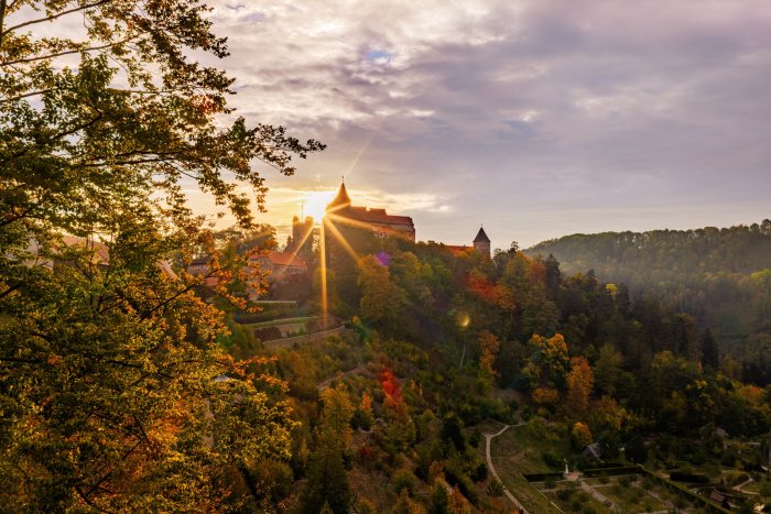 2026-10-08 - 07.58.46 - DJI_10591-HDR - Pernštejn (ráno).jpg